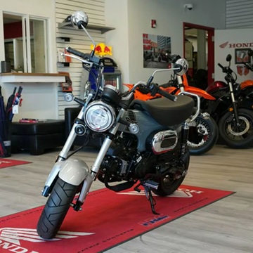 Conquista Cualquier Terreno con el Resistente moto Honda de 125 cc