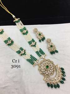 Conjunto de Collar Kundan Hecho a Mano de Buena Calidad, Joyería Tradicional para Novia con Toque de Elegancia, Plateado, Disponible en Oferta - Product Image 3