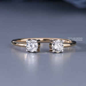 Bague en or jaune 14 carats avec deux diamants ronds brillants cultivés en laboratoire, qualité VS EF, alliance de mariage pour femme, 0,36 ct total - Product Image 1