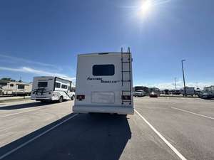 Nuevo 2026 T-h-o-r F-r-e-e-d-o-m A-2-4 Autocaravana Ajustable Tipo Cruiser con Techo Desplegable Euro 6 para 4-6 Personas, Una Habitación - Product Image 4