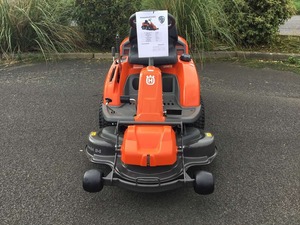 Aérateur manuel Husqvarna Heavy-Duty TC 242T avec garantie de 3 ans pour l'entretien et l'aération des jardins - Product Image 2