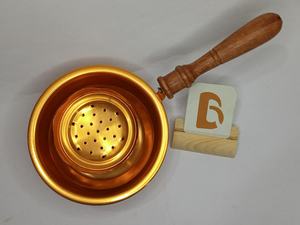 Cuenco quemador de incienso con mango de madera con acabado de cobre con soporte de carbón quemador Bakhoor de Metal decorativo para uso doméstico y religioso - Product Image 2