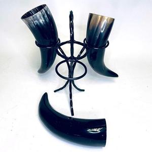 Ensemble de cornes à boire Viking 6 cornes polies 400ml chacune présentées dans un support de table rond Qualité authentique pour un affichage élégant Agate - Product Image 4