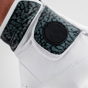 Custom Private Label Cabretta Men's and Ladies' <b>Light</b> Golf <b>Gloves</b> <b>with</b> Embroidery Easy Grip on Left and Right Hand for Sports - Product Image 5