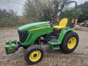 Tracteur agricole compact d'occasion John Deere 2WD 25 CV 3025E – Prix usine – Idéal pour l'agriculture - Product Image 3