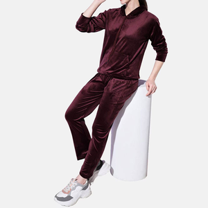 Elegante chándal de terciopelo de talla grande para mujer, elegante sudadera de manga larga con cuello redondo y pantalones para correr, traje informal suave para mujer - Product Image 6