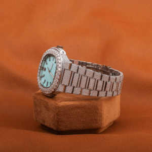 Montre-bracelet en diamant Moissinatie pour femmes avec cadran bleu numérique Montre de luxe personnalisée à la main au design fou Montre entièrement glacée - Product Image 2