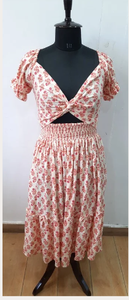 Robe midi à nœud floral d'inspiration vintage avec manches bouffantes, taille smockée et style bohème chic d'été, robe bohème élégante - Product Image 2