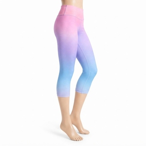 <b>Women</b> <b>Capri</b> <b>Legging</b> Made With Lightweight Stretch Fabric Comfortable Athletic Fit Breathable Structure Quick Dry Properties - Product Image 4