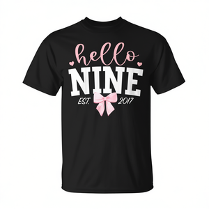 T-shirt di compleanno personalizzata Hello Nine Est 2017 per la bambina di 9 anni - T-shirt promozionale personalizzata - Product Image 2