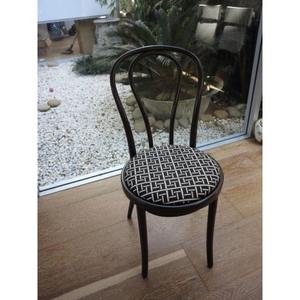 Chaise classique en métal vintage avec superbe finition antique, structure résistante à la corrosion et charme décoratif - Product Image 3