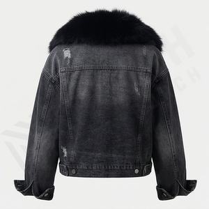 Veste en jean femme couleur personnalisée, bords effilochés, détails boutons audacieux, look streetwear urbain, manteau tendance et élégant, coton automne - Product Image 2