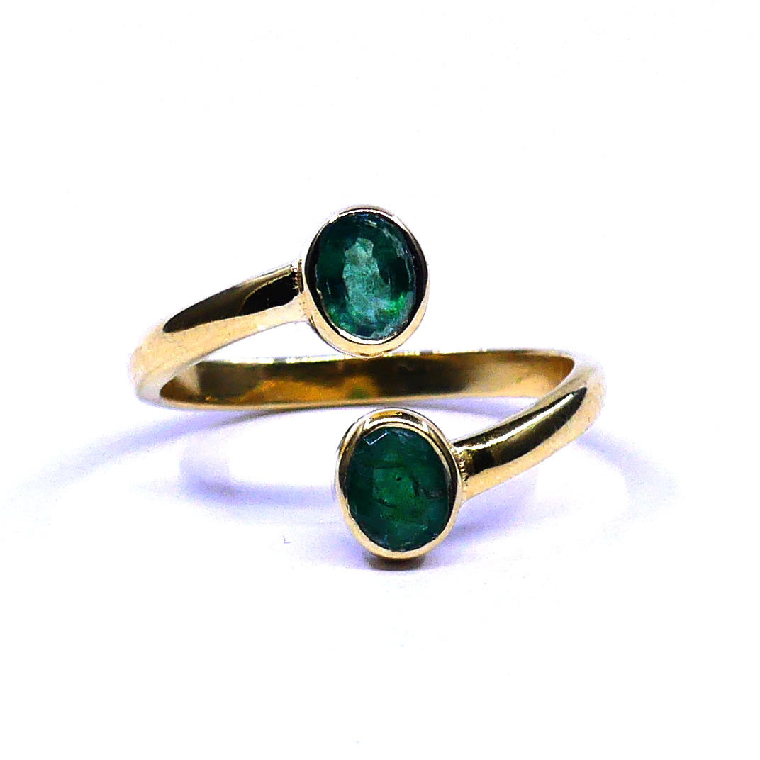 สีเขียว