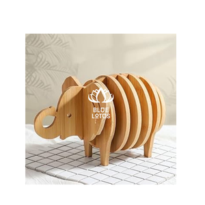 Juego de posavasos de animales de madera hecho a mano de madera natural de LOTO AZUL - Product Image 1