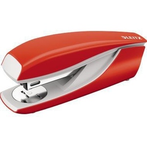 เครื่องเย็บกระดาษ Leitz NeXXt 5502 สีแดงอ่อน 24/6 แบบยึดแน่น/ถอดออกได้ สำหรับเย็บกระดาษ 30 แผ่น (80 กรัม/ตร.ม.) 26/6 พร้อมลวดเย็บ 200 ชิ้น - Product Image 1