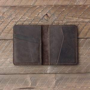 Portefeuille en cuir classique personnalisé pour une utilisation unisexe avec conception de logo personnalisé - Product Image 4