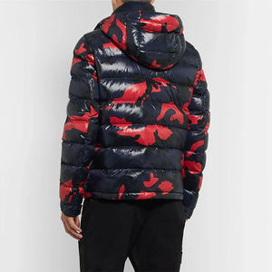 Chaqueta acolchada de hombre de calidad personalizada para invierno, chaqueta acolchada de burbujas con sublimación a prueba de viento - Product Image 5