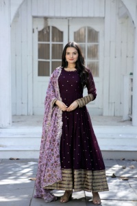 Vestido de diseñador es Ropa de lujo considerada de alta calidad hecho por Zari-Bordado de lentejuelas de hilo. - Product Image 2
