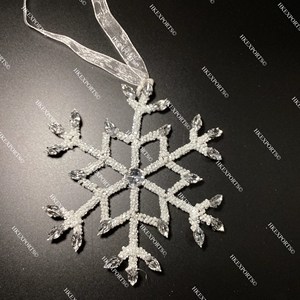 Adornos colgantes navideños multicolores festivos Decoraciones artesanales con cuentas - Product Image 1