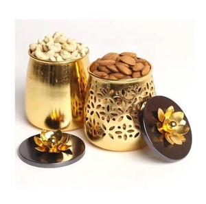 Tarro clásico de una sola pieza para frutas secas, diseño único de calidad premium en metal dorado puro, ideal para almacenamiento de alimentos - Product Image 4