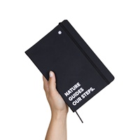 Cuaderno de Tapa Dura de Cuero Sintético Reciclado Negro Premium con Cierre Elástico, Papel Offset y Kraft con Estampado en Caliente