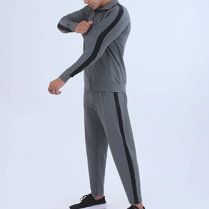 ชุดวอร์มผ้าคอตตอนโพลีเอสเตอร์สำหรับผู้ชายชุดวอร์มผ้าคอตตอนแบบรูดซิปน้ำหนักเบามีซิปโลโก้กำหนดเอง - Product Image 2