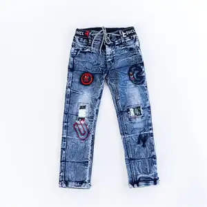 Fábrica de buena calidad directamente niños bordado pantalones niños moda jeans pantalón