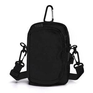 Sac de poitrine à bandoulière USB antivol personnalisé pour hommes sac de messager à doublure imperméable en polyester avec design léger et imprimé - Product Image 1