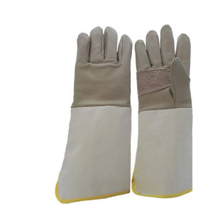 ถุงมือเชื่อมหนังวัวแยกหนากันลื่นสำหรับทุกเพศสามารถปรับแต่งได้ผลิตจากปากีสถาน - Product Image 1
