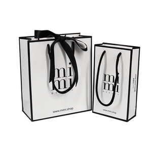 Sacs-cadeaux élégants en papier kraft imprimé personnalisé Conception laminée écologique avec poignée en ruban pour bougie en gros - Product Image 3