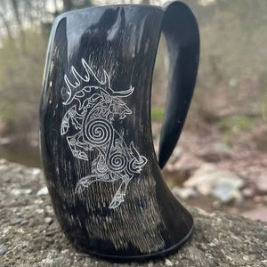 Tasse à corne à boire gravée Elk Style animal en corne de buffle poli par l'artisanat en croissant - Product Image 1