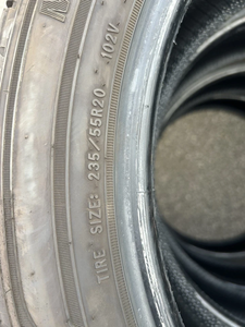 Neumáticos para Vehículos a Precio Económico al por Mayor |   Neumáticos Usados y Nuevos al por Mayor de 13-22 Pulgadas |   Duradero, Disponible en Varios Tamaños, Envío Global - Product Image 4