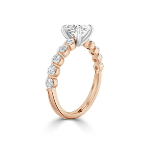 Bague en or rose avec moissanite taille coussin de 2,50 carats, élégante et sertie de manière rapprochée - Product Image 2