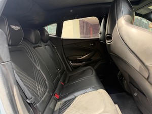 IMPRESIONANTE As-to-n Ma-rti-n D-B-X 2021 CON TRANSMISIÓN AUTOMÁTICA, MOTOR V8 Y TECHO PANORÁMICO - Product Image 5