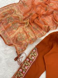 เสื้อคุर्ติผ้าไหมโรมัน BSY พรีเมียม ปักลายด้วยด้ายซีเควนซ์ พร้อมผ้าคลุมไหล่ผ้าออร์แกนซ่า BSY ขนาด 44 นิ้วขึ้นไป - Product Image 3