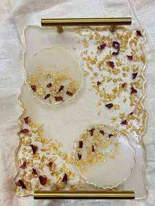 Plateau design en résine avec poignée en métal pour décoration de table de salon, de cuisine et de salle à manger. - Product Image 2