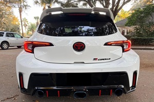 Toyota GR Corolla Premium Plus 2025, Gasolina, Bajo Kilometraje - Product Image 2