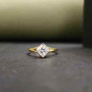 แหวนเพชรทรงสี่เหลี่ยมหรูหรา ดีไซน์เรเดียนท์คัท ทองคำแท้ 14 กะรัต ประดับเพชรแล็บสร้างสรรค์ ได้รับการรับรองจาก IGI สำหรับทั้งชายและหญิง จาก DOPE JEWELLS ทันสมัย - Product Image 5