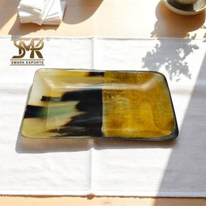 Plateau carré élégant en corne de buffle naturelle poli pour servir des collations à manger ou un accessoire de cuisine à domicile décoratif - Product Image 2