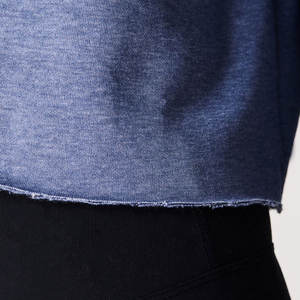 Sudadera corta bordada con logotipo personalizado para mujer 2025, Sudadera con capucha recortada de talla grande en tela de rizo - Product Image 4