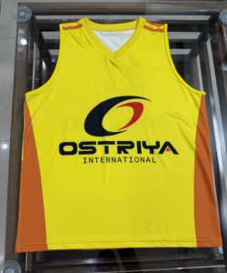 Maillot de basket-ball en polyester personnalisé pour adultes, prix de gros bon marché, taille pour jeunes et adultes, maillot de basket-ball sans manches - Product Image 1