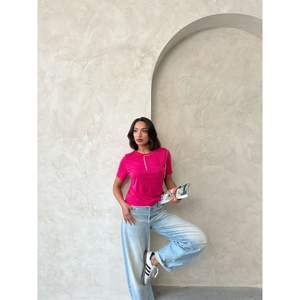 T-shirts pour femmes Topshow en tissu Shepherd Stitch fuchsia, produit en gros - Product Image 4