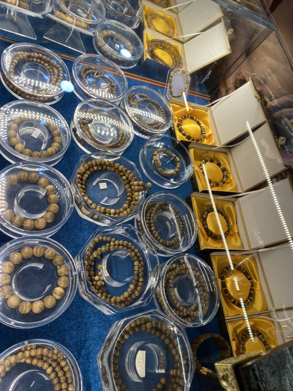 สีน้ำตาล