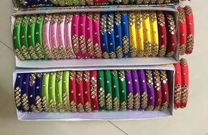 <span class=keywords><strong>Jaipuri</strong></span> aneka benang sutra merah gelang Kundan untuk wanita dengan desain Mennakari, perhiasan wanita Qnique