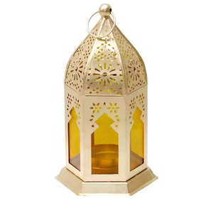 Linterna de metal con acabado dorado, diseño colgante, linterna de vela de metal, lámpara de soporte de luz de vela hecha a medida - Product Image 1