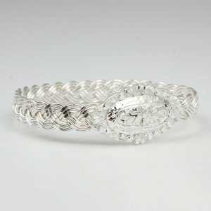 Bracelet torsadé à trois brins en argent sterling 925 gravé à la main avec motif floral - Product Image 5