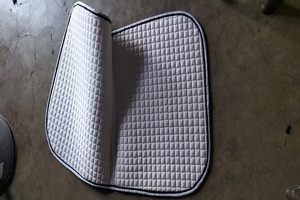 Tapis de selle de saut de cheval équestre en polycoton avec logo personnalisé au meilleur prix disponible dans toutes les tailles et couleurs-Kanpur Inde - Product Image 2