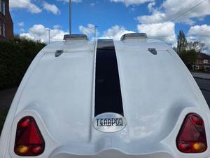 Remolque de caravana moderno tipo lágrima con almacenamiento inteligente y aislamiento para todo tipo de clima - Product Image 2