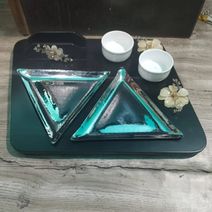 Platos de Madera de Lujo Únicos para Aperitivos con Recipientes para Salsas para Ocasiones Especiales - Product Image 1