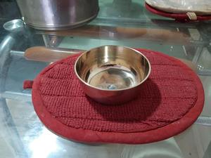 Bol en métal en laiton avec support Bol de service de fruits fini antique décoratif Utilisation du service de dîner de mariage - Product Image 3